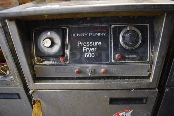 Henny Penny 600 Stainless Steel Commercial Floor Style Natural Gas Powered Pressure Fryer on Commercial Casters. 80,000 BTU. 18x39x49 - Image 7 of 9