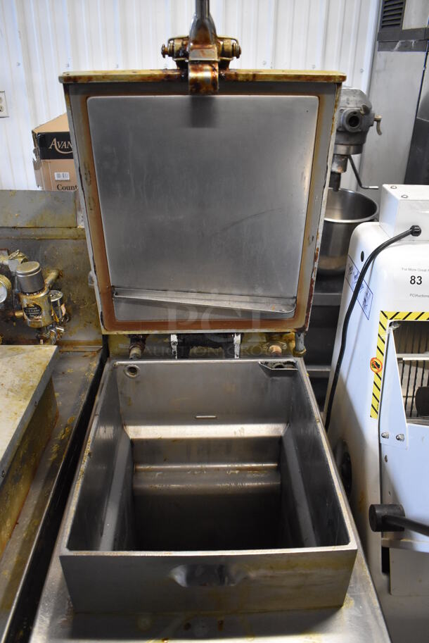 Henny Penny 600 Stainless Steel Commercial Floor Style Natural Gas Powered Pressure Fryer on Commercial Casters. 80,000 BTU. 18x39x49 - Image 6 of 9