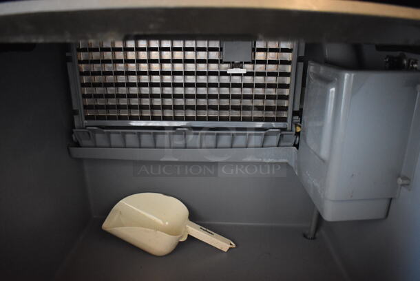 Manitowoc QD0172A Stainless Steel Commercial Self Contained Ice Machine. 26x25x39.5 - Image 5 of 6