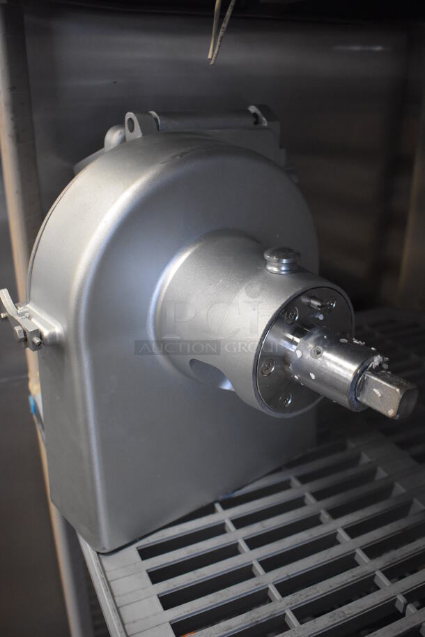 BRAND NEW! Avantco 177MX20SHRDR Metal Commercial Pelican Head w/ Grating Blade. 10x18x15 - Image 5 of 5