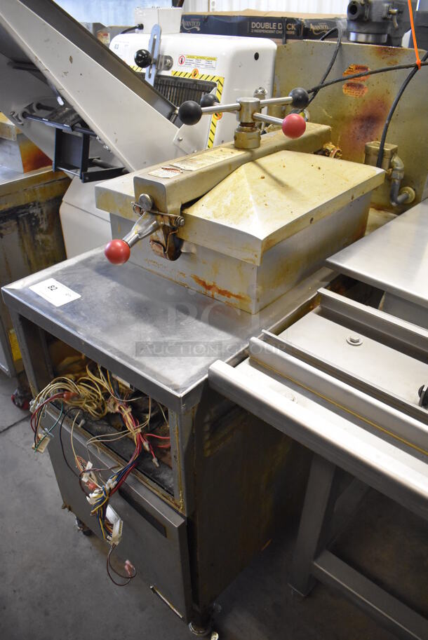Henny Penny 600 Stainless Steel Commercial Floor Style Natural Gas Powered Pressure Fryer on Commercial Casters. Missing Front Panel. 80,000 BTU. 18x39x49 - Image 3 of 9