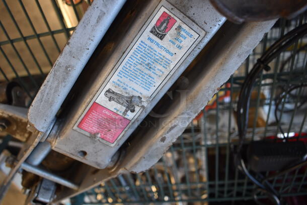 Hydraulic 4000 Pound Capacity Metal Floor Jack. 9x22x6 - Image 2 of 4