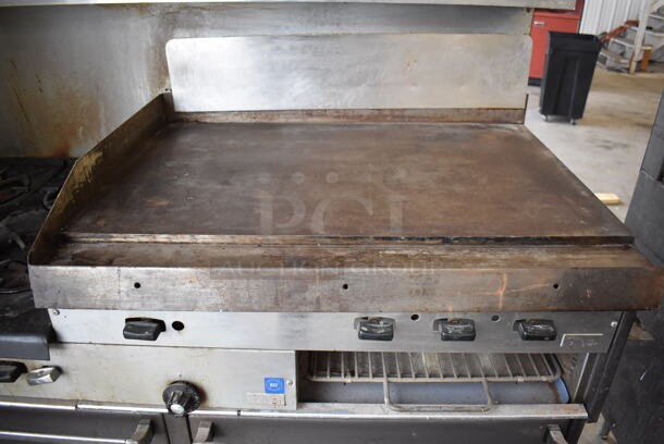 Garland Metal Commercial Natural Gas Powered 4 Burner Range w/ Flat Top Griddle, 2 Ovens, Over Shelf and Back Splash. 64x32x60 - Image 4 of 9