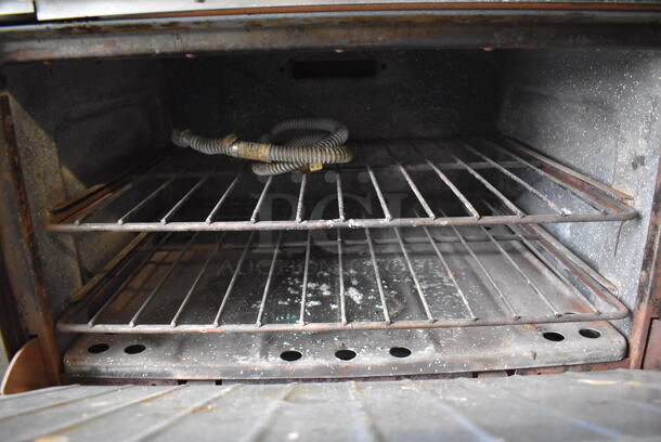 Garland Metal Commercial Natural Gas Powered 10 Burner Range w/ 2 Ovens, Over Shelf and Back Splash. 60x32x61 - Image 6 of 8