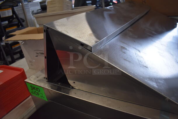 BRAND NEW SCRATCH AND DENT! Avantco 178APT-48M-HC Stainless Steel Commercial Sandwich Salad Prep Table Bain Marie Mega Top on Commercial Casters. 115 Volts, 1 Phase. 47x35x44. Tested and Working! - Image 4 of 10