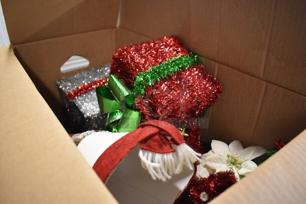 ALL ONE MONEY! Tier Lot of Various Items Including Menu Covers and Decorations - Image 4 of 4