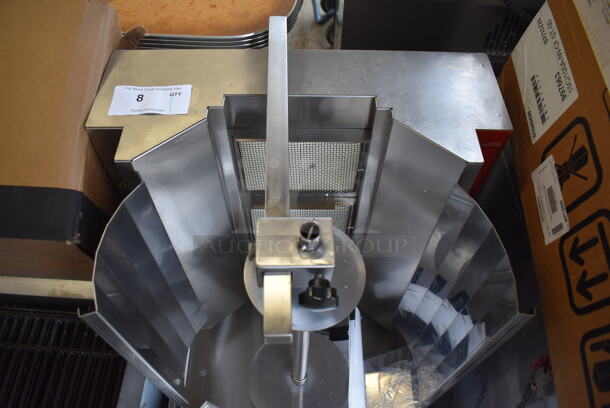 BRAND NEW SCRATCH AND DENT! Avantco 177VB203 Stainless Steel Commercial Countertop Propane Gas Powered Vertical Broiler. 24,000 BTU. 21x24x34. Tested and Working! - Image 9 of 9