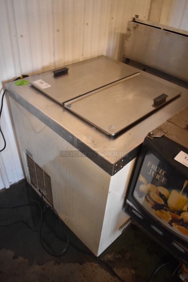 Stainless Steel Commercial Chest Freezer w/ Center Hinge Lid. 115 Volts, 1 Phase. 31x30.5x33. Tested and Powers On But Does Not Get Cold - Image 3 of 7