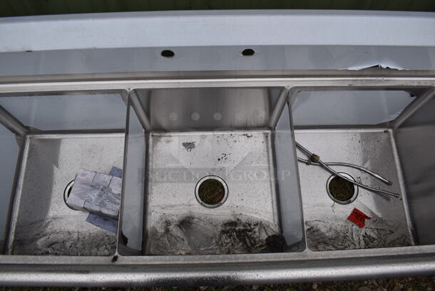 BRAND NEW SCRATCH AND DENT! Steelton 522CS31818LR 18-Gauge Stainless Steel 3 Compartment Commercial Sink. 90x24x26 - Image 4 of 6
