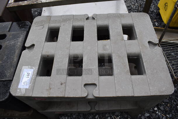 2 Metro Gray Poly Dunnage Racks. 30x22x12. 2 Times Your Bid! - Image 3 of 3