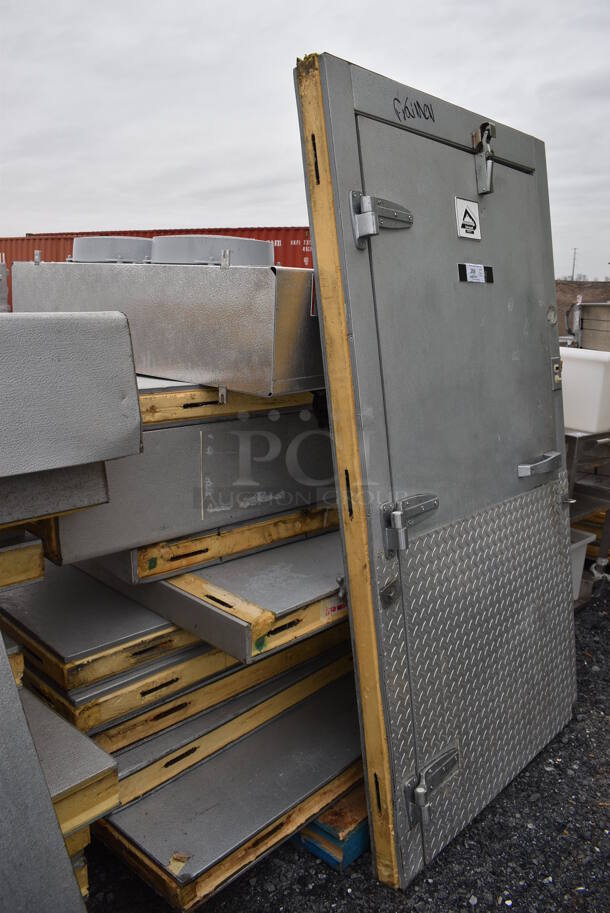 Harford Walk In Box w/ Condenser. Does Not Have Floor.  - Image 3 of 7