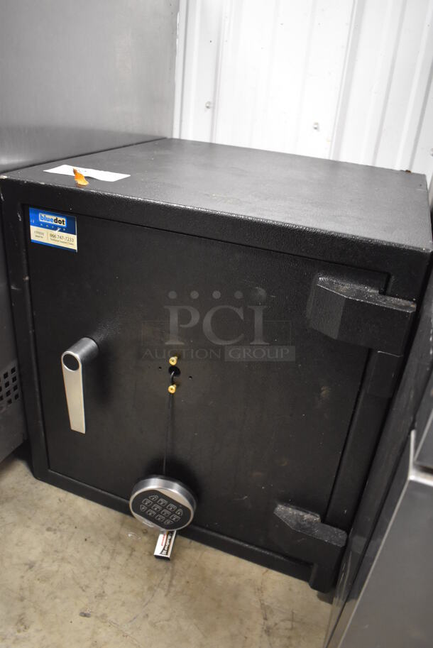 Black Metal Single Compartment Safe. Does Not Come w/ Combination. 20x21x20 - Image 2 of 4