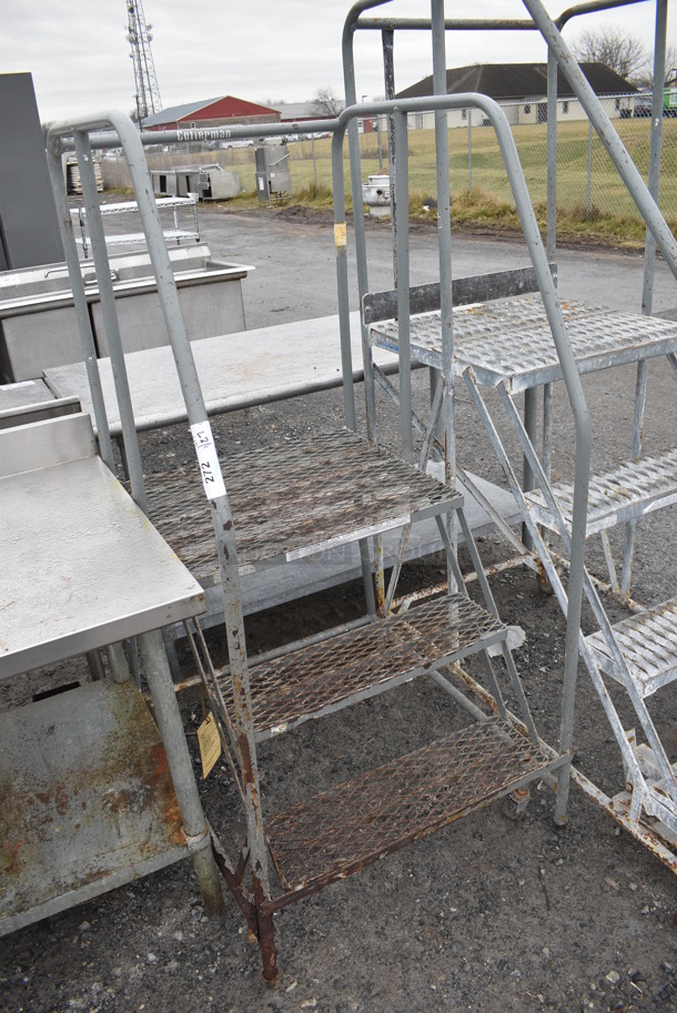 Metal Portable Stairs. 27x32x60 - Image 2 of 4