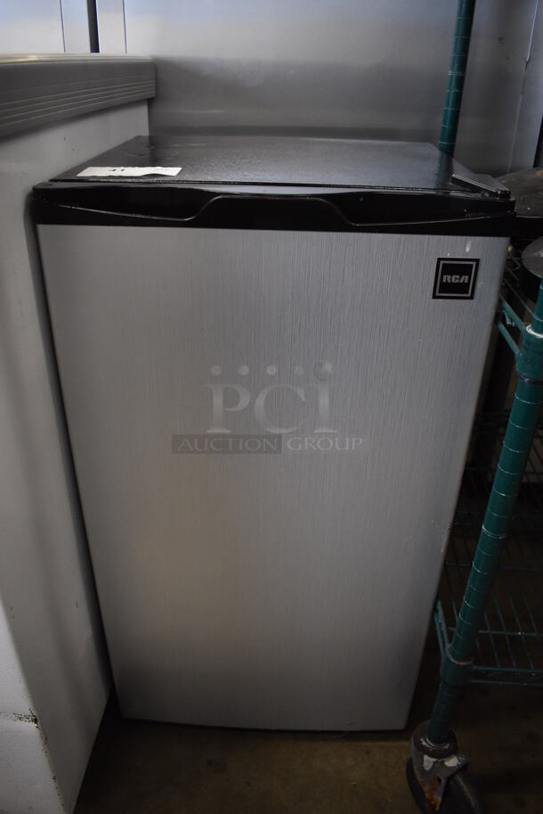 RCA RFR322-C ENERGY STAR Metal Mini Cooler. 115 Volts, 1 Phase. 18x18x32. Tested and Working! - Image 1 of 8