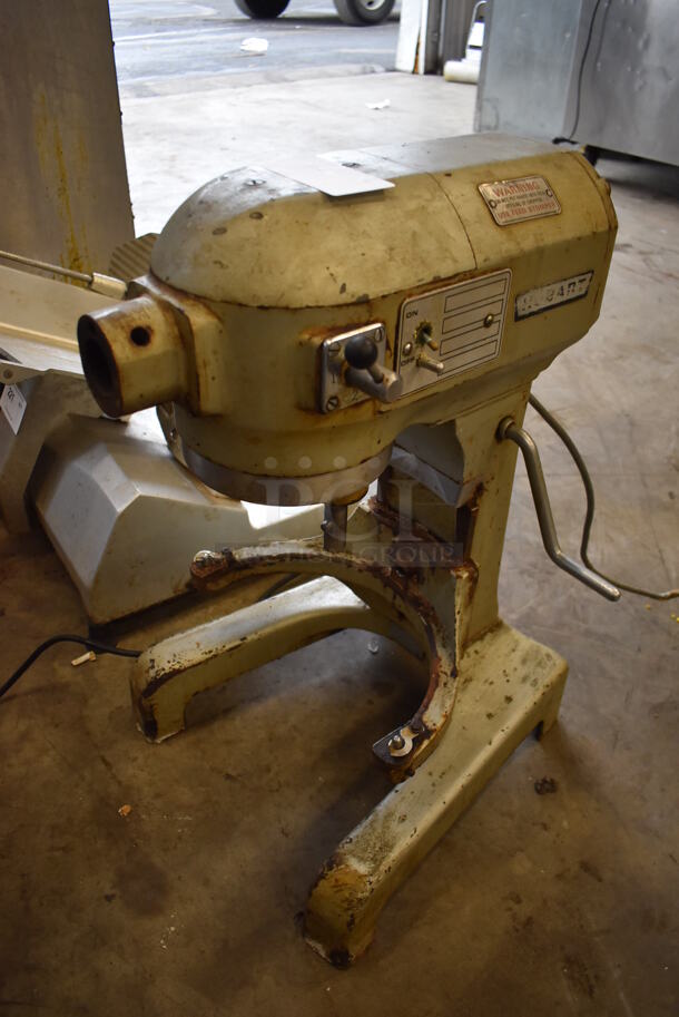 Hobart A-120 Metal Commercial Countertop 20 Quart Planetary Dough Mixer. 115 Volts, 1 Phase. 17x19x28. Tested and Working!