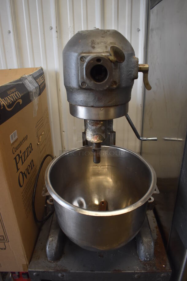 Hobart A-200 Metal Commercial Countertop 20 Quart Planetary Dough Mixer Attached to Equipment Stand w/ Metal Bowl. 115 Volts, 1 Phase. 20x24x55. Tested and Working! - Image 4 of 7