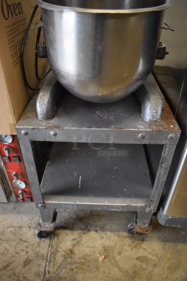 Hobart A-200 Metal Commercial Countertop 20 Quart Planetary Dough Mixer Attached to Equipment Stand w/ Metal Bowl. 115 Volts, 1 Phase. 20x24x55. Tested and Working! - Image 5 of 7