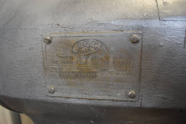 Hobart A-200 Metal Commercial Countertop 20 Quart Planetary Dough Mixer Attached to Equipment Stand w/ Metal Bowl. 115 Volts, 1 Phase. 20x24x55. Tested and Working! - Image 6 of 7