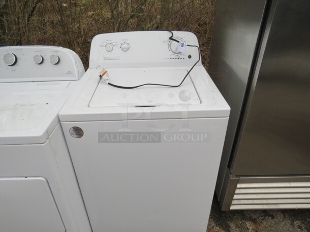 One WORKING Conservator  Clothes Washer. Model# VAW3GW1. 120 Volt. 584
