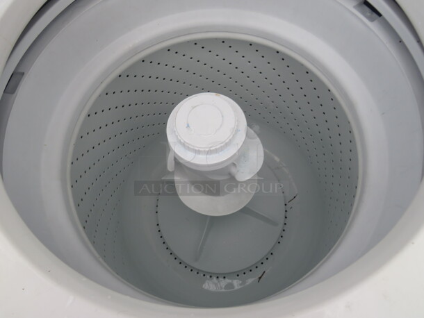 One WORKING Conservator  Clothes Washer. Model# VAW3GW1. 120 Volt. 584 - Image 2 of 4