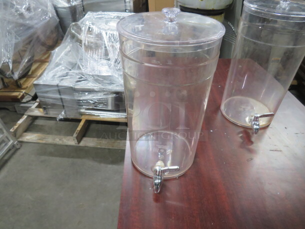 One Crate And Barrel Poly Dispenser With Spigot And Lid. Lid Is Cracked. - Image 1 of 2