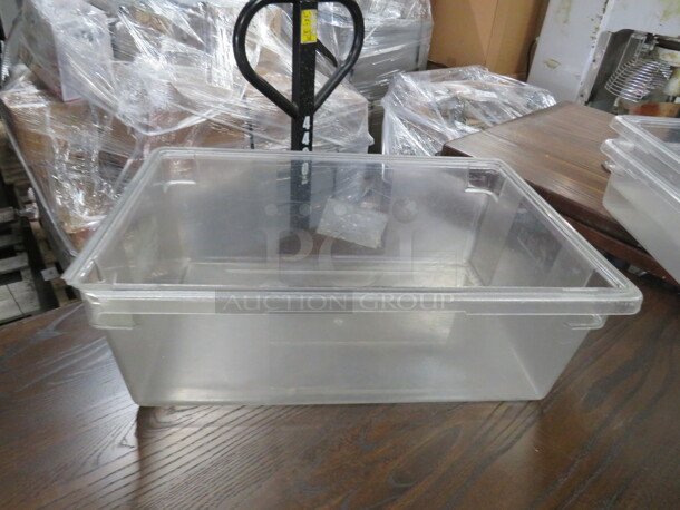 One Cambro 13 Gallon Food Storage Container. Edge Cracked See Pic. - Image 1 of 3