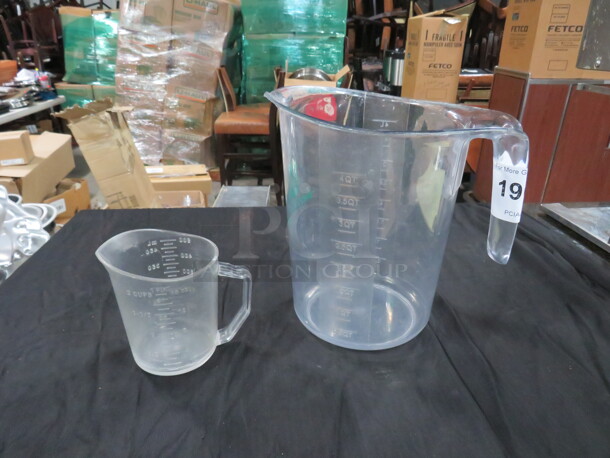 Assorted Size Measuring Cups. 2XBID