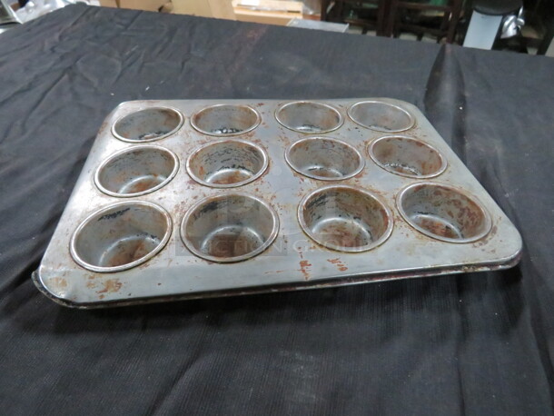 12 Hole Mini Muffin Pan. 7XBID