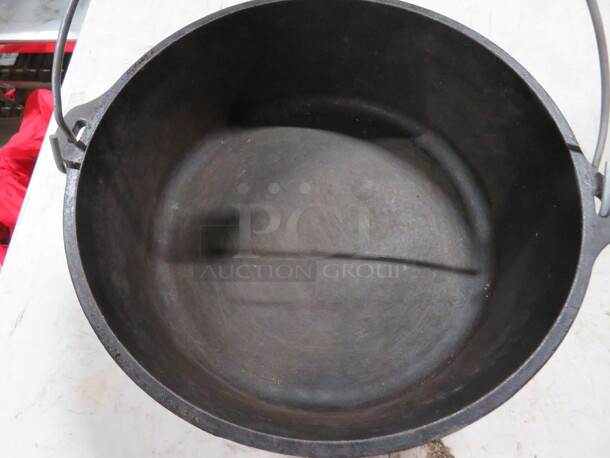 One Lodge  Cast Iron Pot With Lid. - Image 3 of 3