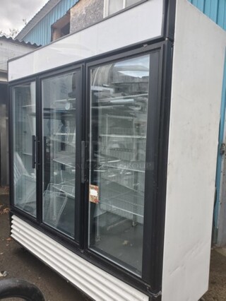 TRUE GDM-72F 3 Door Freezer Merchandiser. Tested & Working!