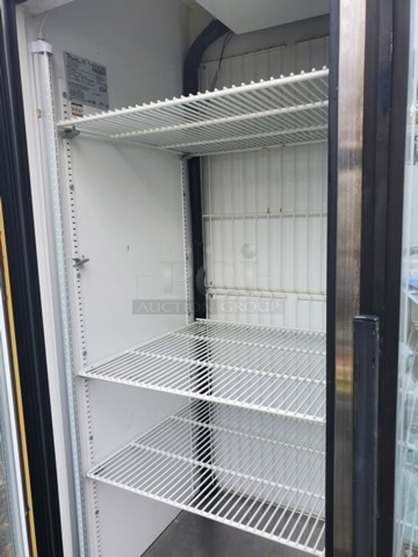 TRUE GDM-72F 3 Door Freezer Merchandiser. Tested & Working! - Image 7 of 7