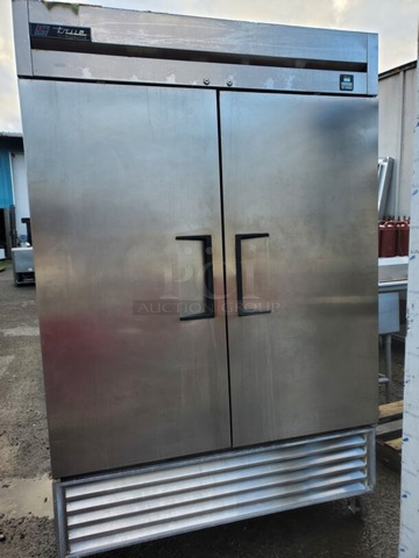 TRUE TS-49 2 Solid Door Refrigerator 54X30X83 Tested and Working! Very nice condition!   - Image 1 of 8