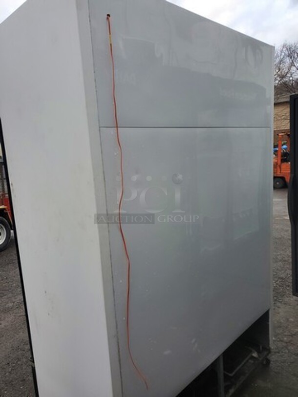 TRUE GDM-49 2 Glass Door Refrigerator 115Volts Tested and Working! Nice condition! 54X30X82 - Image 4 of 6