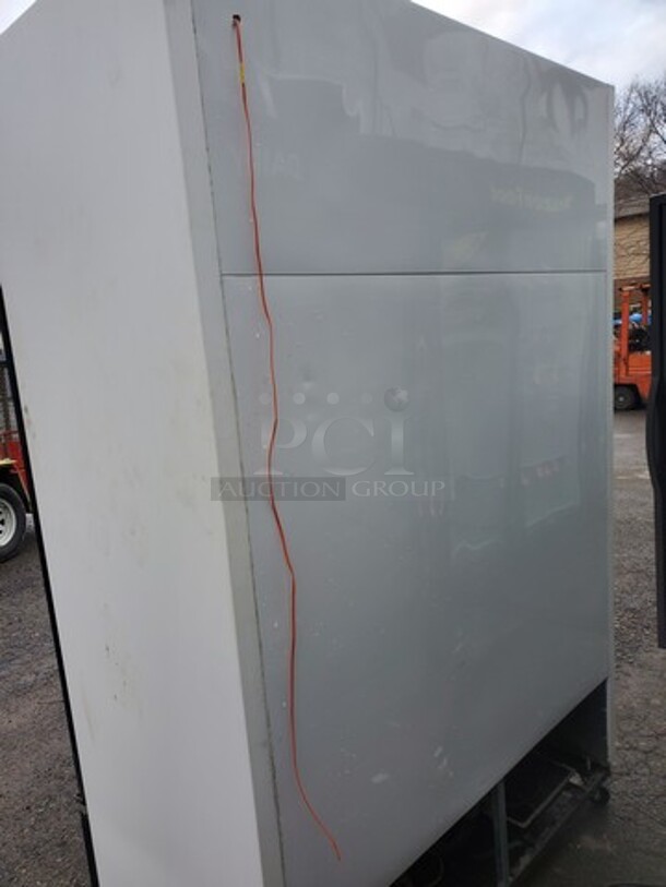 TRUE GDM-49 2 Glass Door Refrigerator 115Volts Tested and Working! Nice condition! 54X30X82 - Image 5 of 6