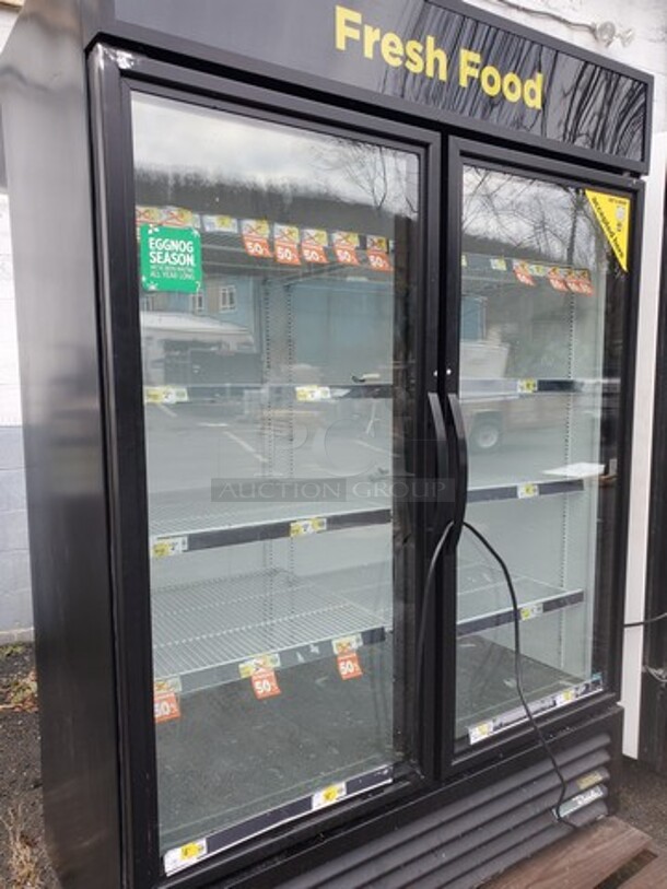 TRUE GDM-49-HC TSL01 2 Glass Door Refrigerator 115Volts Tested and Working! Very Nice condition! 54X30X82 Like New! - Image 5 of 5