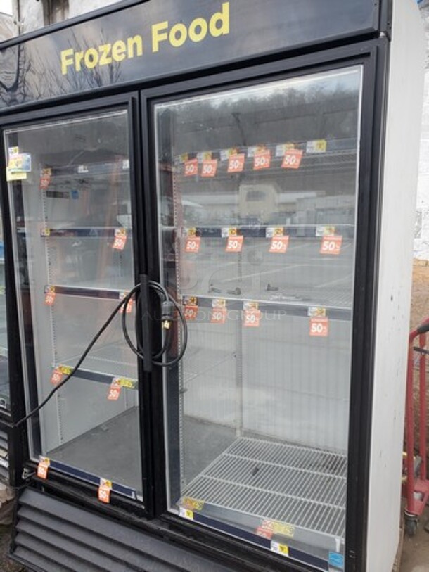 TRUE GDM-49F-LD 2 Glass Door Freezer 115Volts Tested and Working! Very Nice condition! 54X30X82 Like New!  - Image 4 of 8