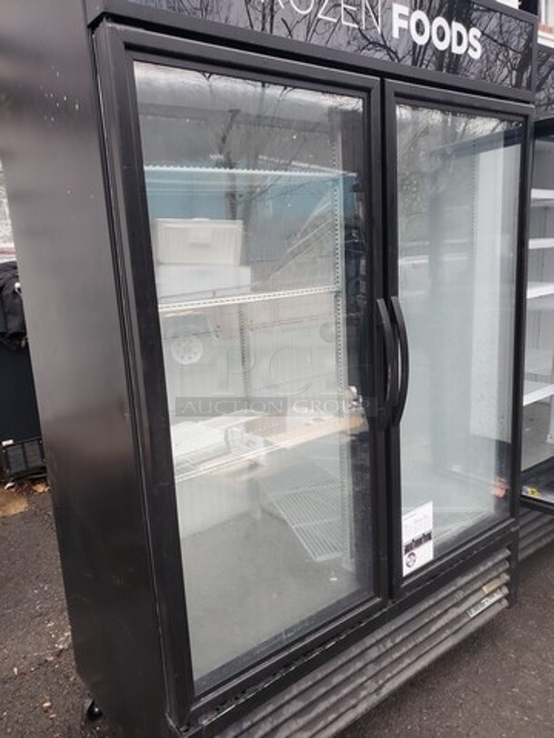 TRUE GDM-49F-HC 2 Glass Door Freezer 115Volts Tested and Working! Very Nice condition! 54X30X82 Like New! - Image 7 of 9