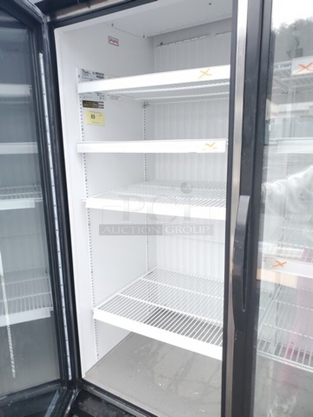 TRUE GDM-49F-HC TSL01 2 Glass Door Freezer 115Volts Tested and Working! Very Nice condition! 54X30X82 Like New! - Image 3 of 4