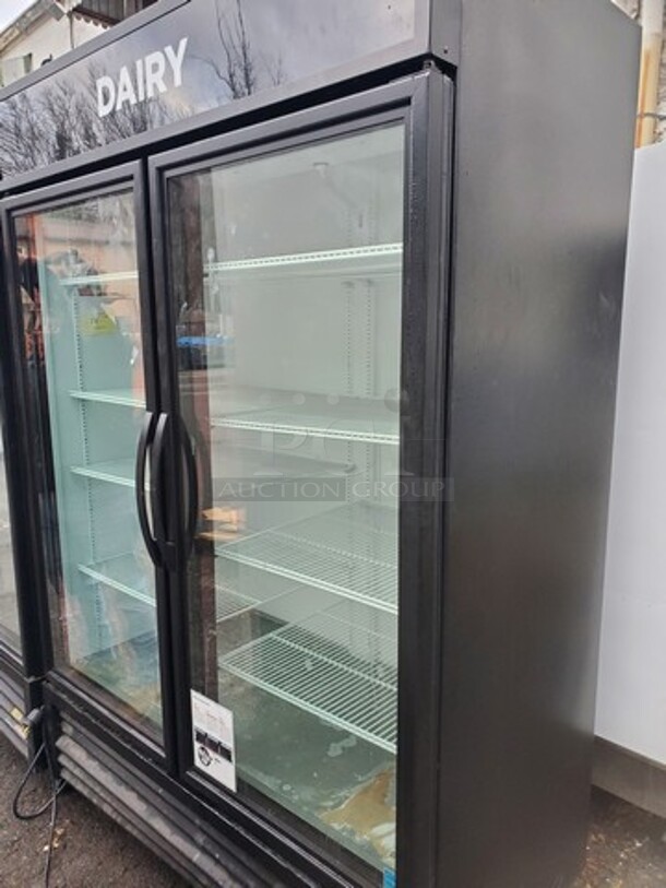 TRUE GDM-49-HC TSL01 2 Glass Door Refrigerator 115Volts Tested and Working! Very Nice condition! 54X30X82 Like New! - Image 2 of 8