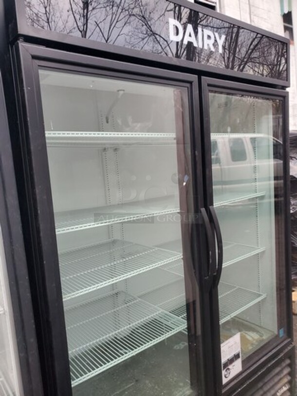 TRUE GDM-49-HC TSL01 2 Glass Door Refrigerator 115Volts Tested and Working! Very Nice condition! 54X30X82 Like New! - Image 3 of 8