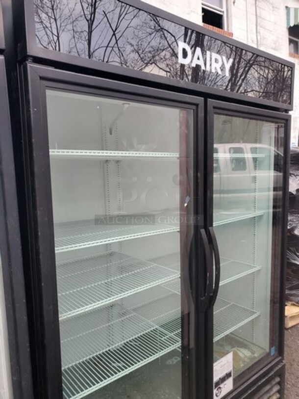 TRUE GDM-49-HC TSL01 2 Glass Door Refrigerator 115Volts Tested and Working! Very Nice condition! 54X30X82 Like New! - Image 4 of 8