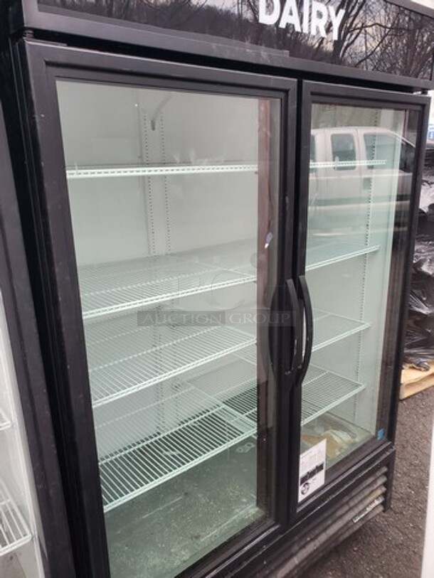 TRUE GDM-49-HC TSL01 2 Glass Door Refrigerator 115Volts Tested and Working! Very Nice condition! 54X30X82 Like New! - Image 5 of 8