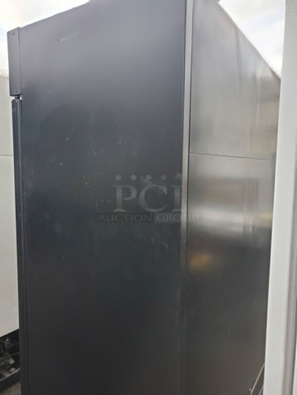 TRUE GDM-49-HC TSL01 2 Glass Door Refrigerator 115Volts Tested and Working! Very Nice condition! 54X30X82 Like New! - Image 8 of 8