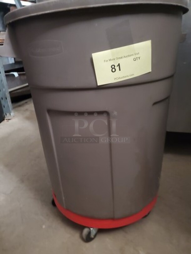 Rubbermaid trash can W/ Dolly (content not included) - Image 3 of 3