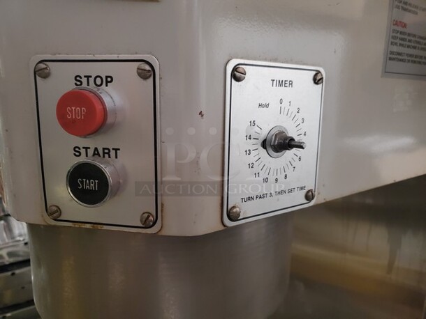 Titan GP1060 60Qt Mixer With 3 Attachments!  - Image 5 of 12