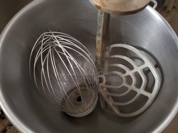 Titan GP1060 60Qt Mixer With 3 Attachments!  - Image 12 of 12