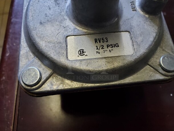 MAXITROL 1/2 PSIG Gas Regulator - Image 2 of 5