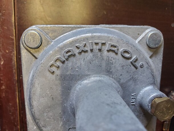 MAXITROL 1/2 PSIG Gas Regulator - Image 3 of 5