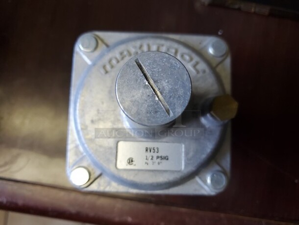 MAXITROL 1/2 PSIG Gas Regulator - Image 5 of 5