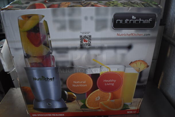 BRAND NEW IN BOX! Nutrichef NCBL12 Metal Countertop Blender w/ Extra Pitchers. 120 Volts, 1 Phase - Image 4 of 9